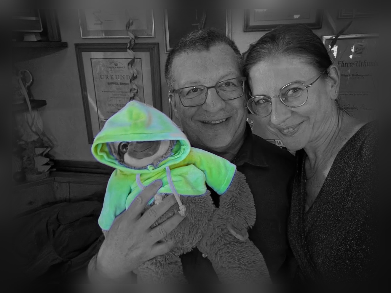 DJ, Manager und Maskottchen